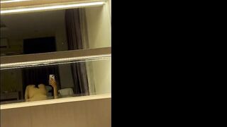 Dâm lồn vụng trộm đi địt nhau với trai còn quay video lại về móc
