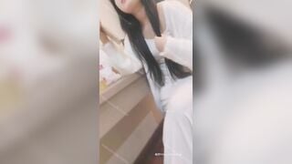 Th a khốnnạn vừa nứng cặc vừa thiếu tiền thế là dẫn bé e họ vào ks vừa đụ vừa live 1