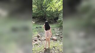 Dâm nữ chân dài chỉ mặc mỗi đồ tất xuyên thấu khoe hàng đi dạo quanh công viên p2