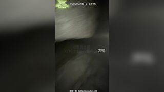 em gái xinh địt public cùng người lạ trong rừng