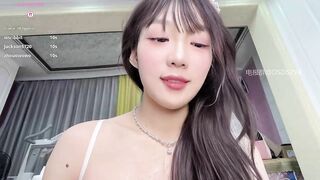 Xinh vậy mà lại chọn con đường live show kiếm tiền,mà công nhận ẻm cũng dâm dữ p1