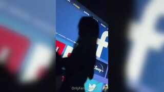"Em đi xem phim cùng bạn thôi ạ"
