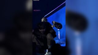 Lisa lườm bói trên sân khấu #1