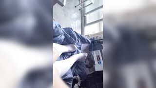 em học sinh lồn múp thử bôi dầu gió vào lồn để thử cảm giác mạnh