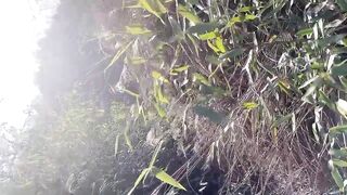 con đĩ vú to cởi đồ đứng sau trường vừa nứng vừa sợ bị phát hiện