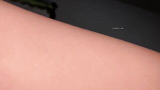 Nữa đêm trah thủ e họ lồn múp đg ngủ mê thì sang phòng lột đồ e ra nhấp vài cái r bắn