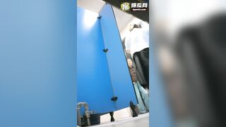 nam sinh viên quay lén các nữ sinh trongnhà vệ sinh nữ
