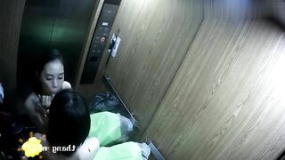 đặt cam quay lén cuộc sống riêng tư của những nữ nhân viên văn phòng
