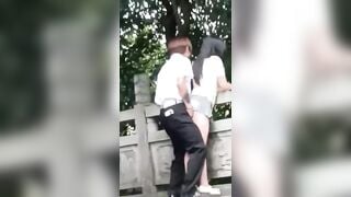 Quay lén ngoài công viên
