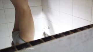 Quay lén e sinh viên chung trọ dáng ngon đi tắm,mấy e sinh viên toàn hàng non thôi p1