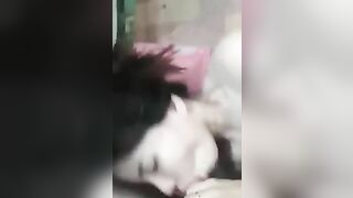 Nhỏ em kế banh lồn cho móc, nứng quá bắt em nó bú chứ không dám địt