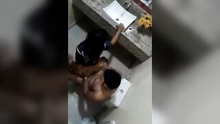 Quay lén cảnh loạn luân anh họ đụ bạo dâm cuồn nhiệt em gái trong wc