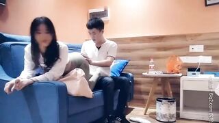 Đôi tình nhân trẻ mới bắt đầu học cách làm tình
