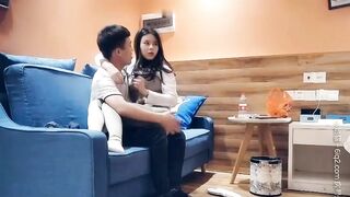 Đôi tình nhân trẻ mới bắt đầu học cách làm tình