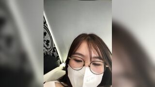 Gái dâm đeo kinh vú to lồn múp khoe hàng dâm đãng