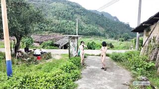 2 em teen mình dây dâm tự tin show hàng dâm public cho mấy cô chú trg xóm xem p2