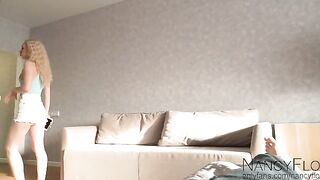 Chị họ dâm xinh đẹp mới sáng sớm sang phòng e trai thấy con cặc e to quá mà k kìm đc