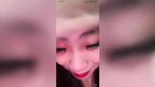 Idol Mai Linh vú bự lên clip mới với anh yêu
