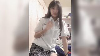 Con em gái dâm dục show hàng và cái kết bị bố vào phòng