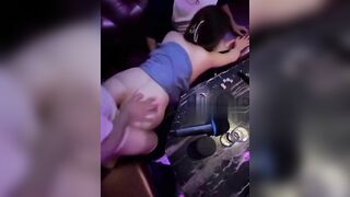 Địt tập thể thác loạn trong phòng hát mấy em nhân viên dâm đãng