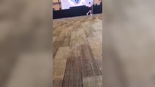 lễ hội cosplay amine mà phản cảm quá ăn mặc hở hang như những con đĩ