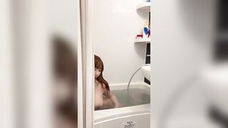 TẮM NGÀY NÀO E CŨNG LỌ