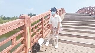 BÀ CÔ RA ĐƯỜNG NGHỊCH DẠI