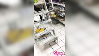 Phô dâm và lén lút chịch nhau trong siêu thị