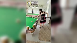 Em gái đi khắp nơi phô dâm và gạ địt