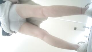 Mấy E Đồng Nghiệp Loli ngon quá, Quay lén Cảnh đi đái Lồm rậm lông nứng