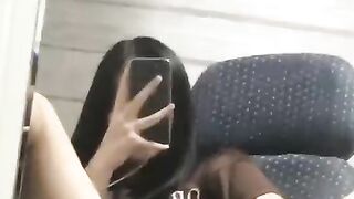 nhỏ bạn lên cơn nứng lồn, dạng chân trước gương móc cua gửi mình