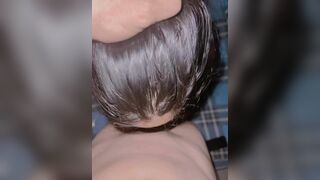vừa nghe nhạc vừa được em người yêu phục vụ