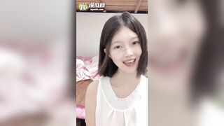 em sinh viên năm nhất quay clip thủ dâm bán kiếm tiền
