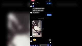 Bé Nhi Đút kẹo mút vào lồn