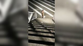 ĐÊM HÔM E VÁC LỒN ĐI ĐÂU ĐẤY