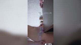 CỌ LỒN VÀO GÓC BÀN