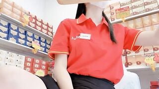 bé nhân viên siêu thị winmart lại thủ dâm ở chỗ làm - phần 5