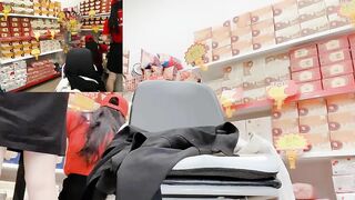 bé nhân viên siêu thị winmart lại thủ dâm ở chỗ làm - phần 23