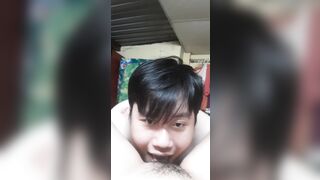 bé teen dâm dục làm tình cùng người yêu ở phòng khách - phần 1