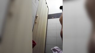 bé 2k8 nghe lời mấy thằng quay lúc tắm rồi gửi cho chúng nó xem