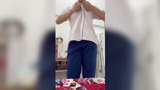 Mới tí tuổi mà đã nứng lồn