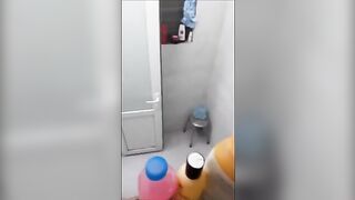 Chị họ tắm