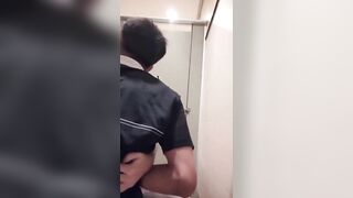 Sáng chị dâu đi đái, em chồng vào xin đụ và cái kết hấp dẫn.