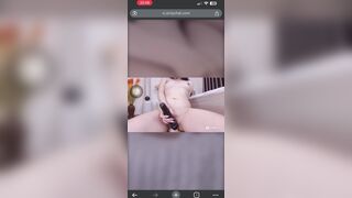 Em gái nhúng cu cực dâm
