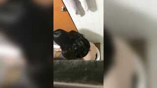 quay lén mấy em gái xinh đi đái em nào đít cũng tròn - phần 10