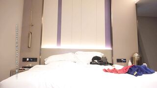 Đặt cam quay lén trong khách sạn trốn vợ lén lút vụng trộm với em b thân xinh dâm