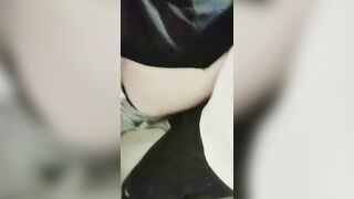 Dâm nữ dâm đãng vào trong TTTM gạ đụ người lạ vào nhà vệ sinh đụ public