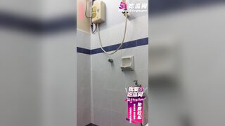 Đặt cam quay lén trg nhà tắm quay lén nhỏ em họ loli mình dây siêu mảnh đi tắm