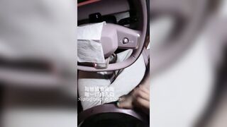 Chọt cả bàn tay vào lồn con chó dâm đãng móc lồn public cho em sướng co giật