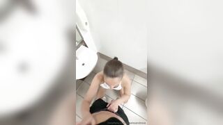 nứng lồn dẫn ny vào nhà vệ sinh đụ